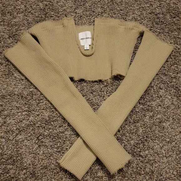 Forever 21 Tops - Long sleeve crop top - $5 w/ top bundle